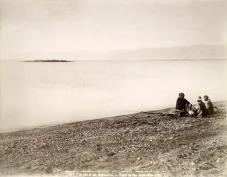 El extremo norte del Mar Muerto con la isla de Rujm el Bahr, c.1867-96